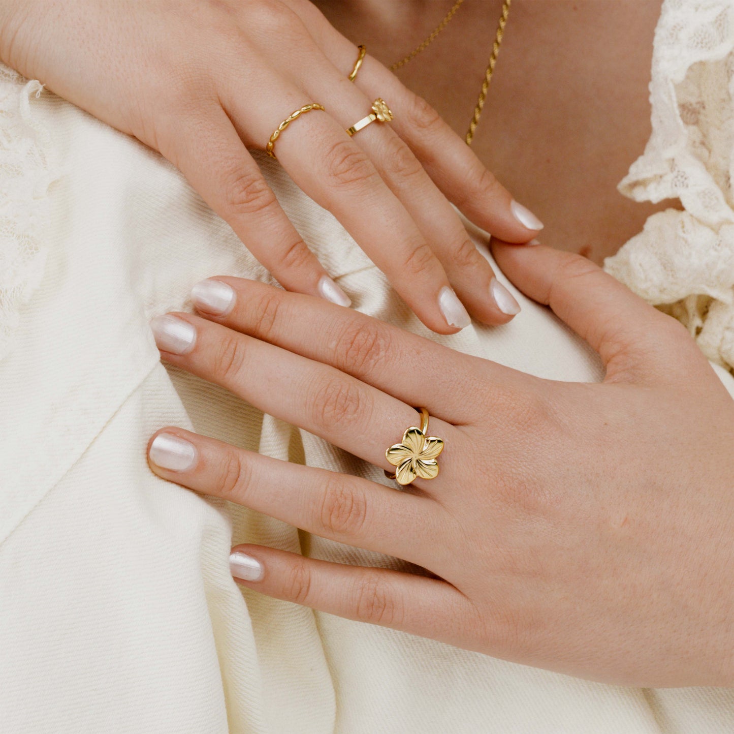 Floral Glow Ring Gold