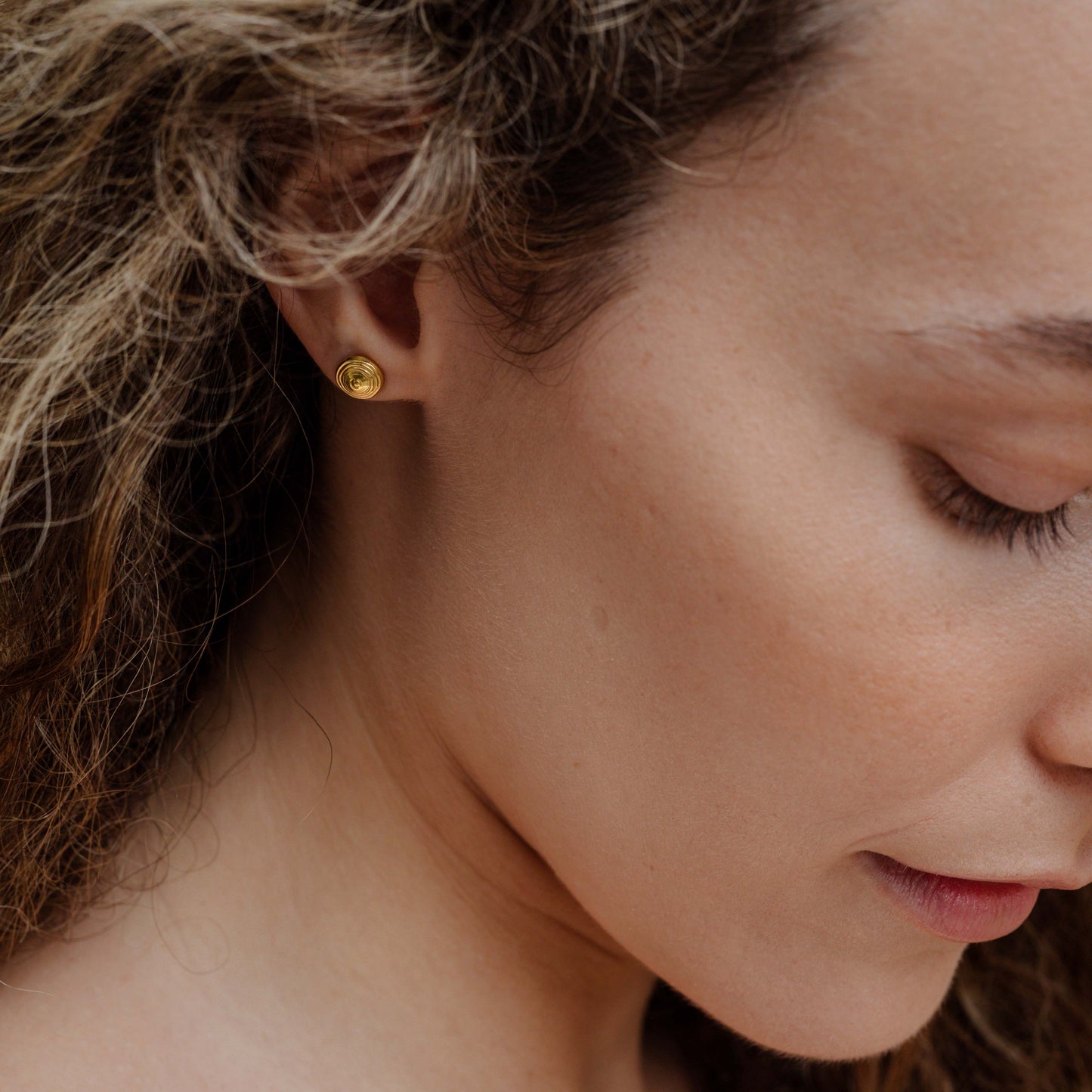 Ocean's Echo Studs Gold