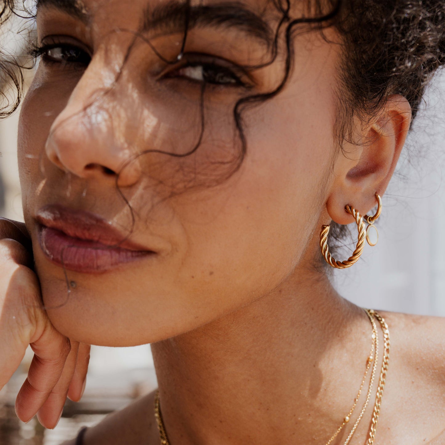 Squeeze it Medium Hoop Studs Gold