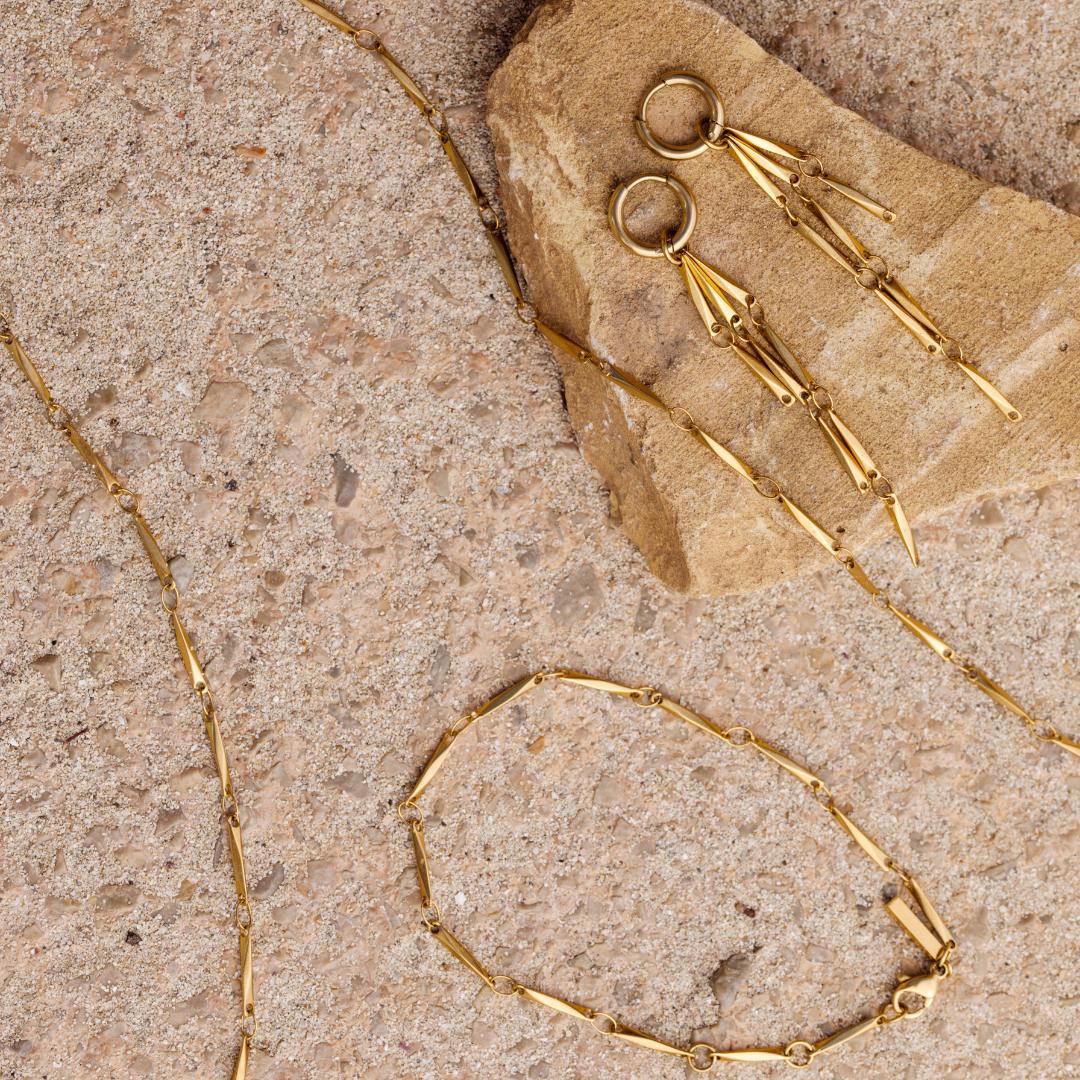 Curved Links Bracelet Gold