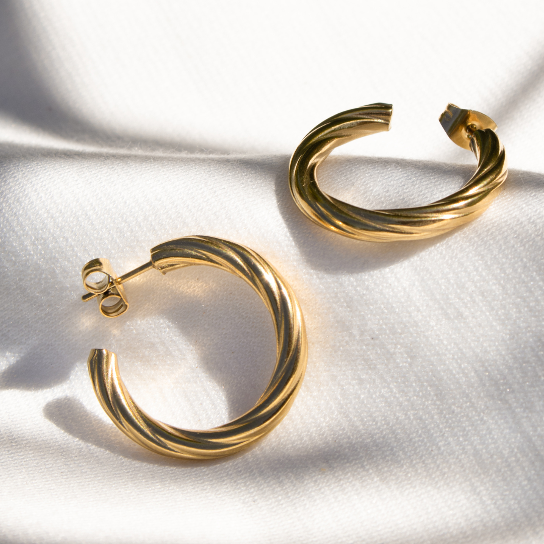 Squeeze it Medium Hoop Studs Gold