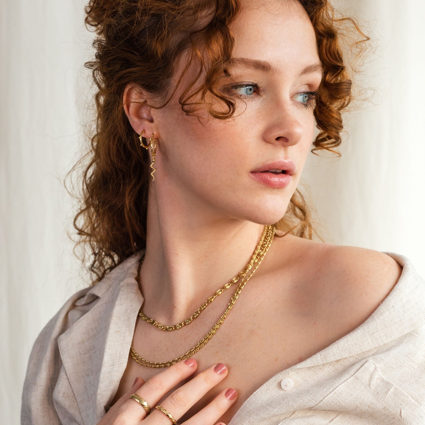 Skinny Scroll Necklace Gold