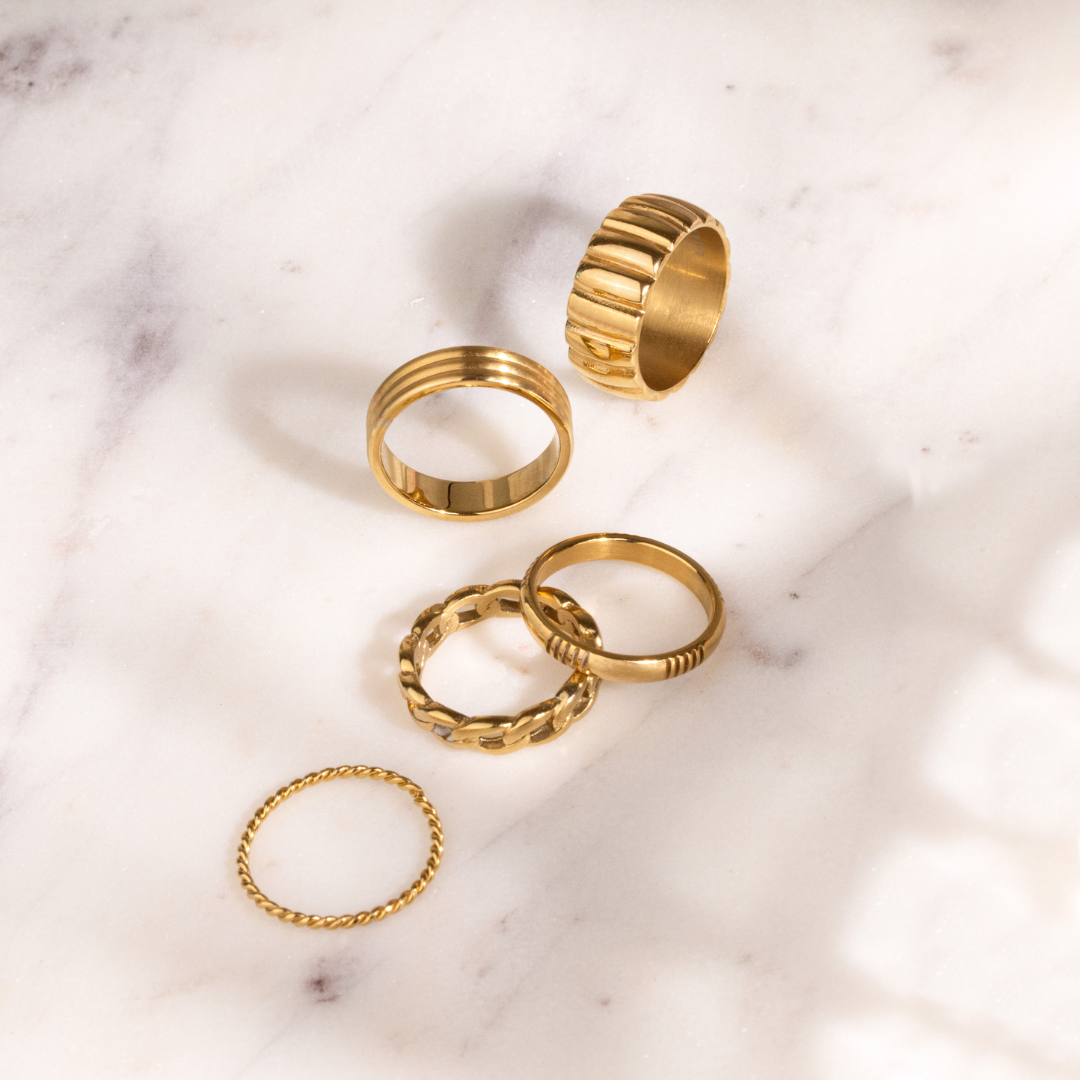 Azora Ring Gold