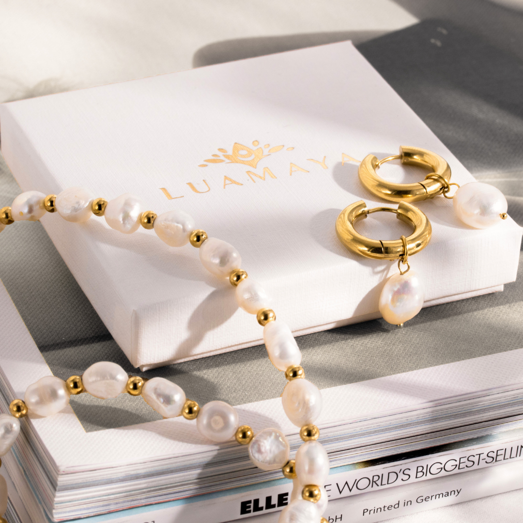 Vintage Pearl Necklace Gold