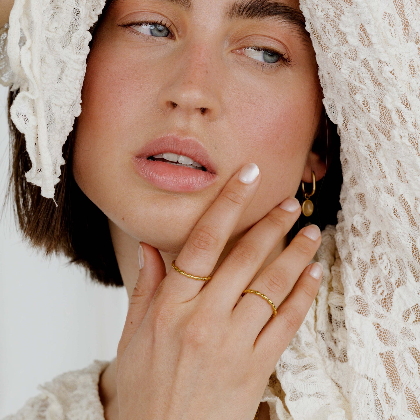 [[Color:Gold,shopthelook]]