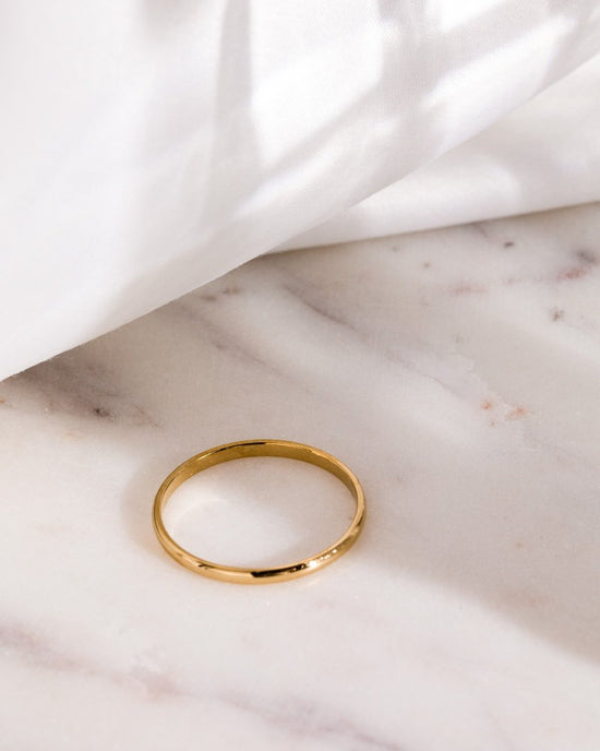 Fine Line Ring Rose Gold