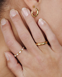 [[Farbe:Gold,shopthelook]]