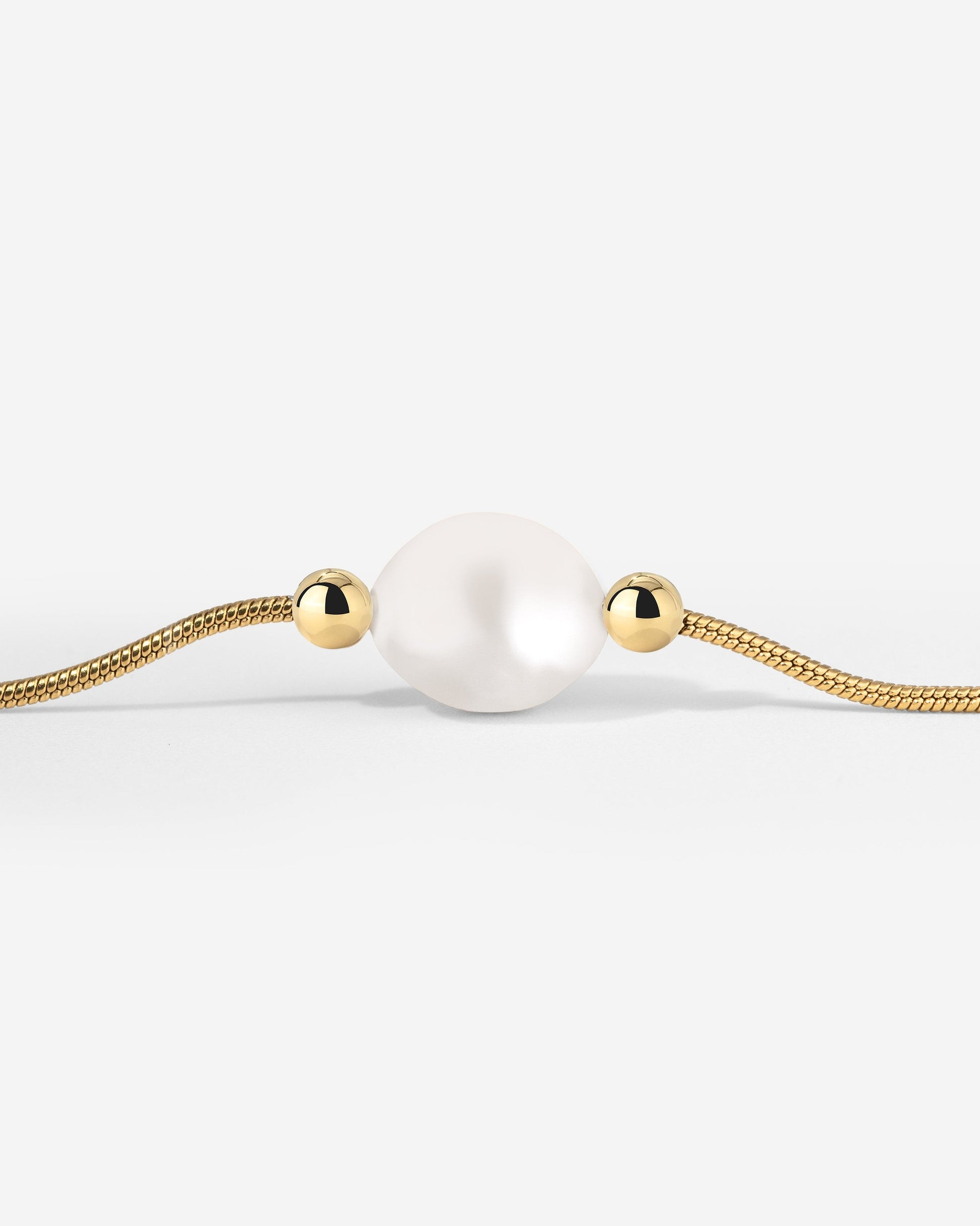 Minimalist Pearl Bracelet gold