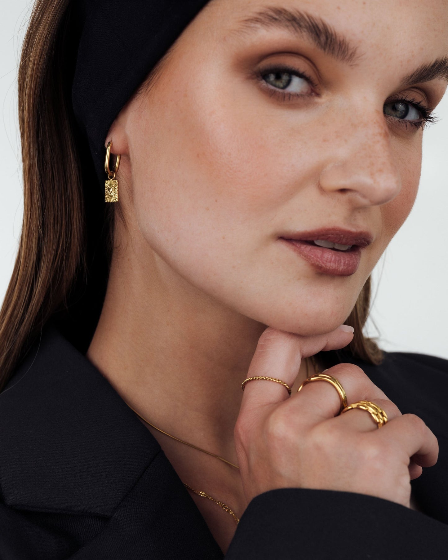 [[Farbe:Gold,shopthelook]]