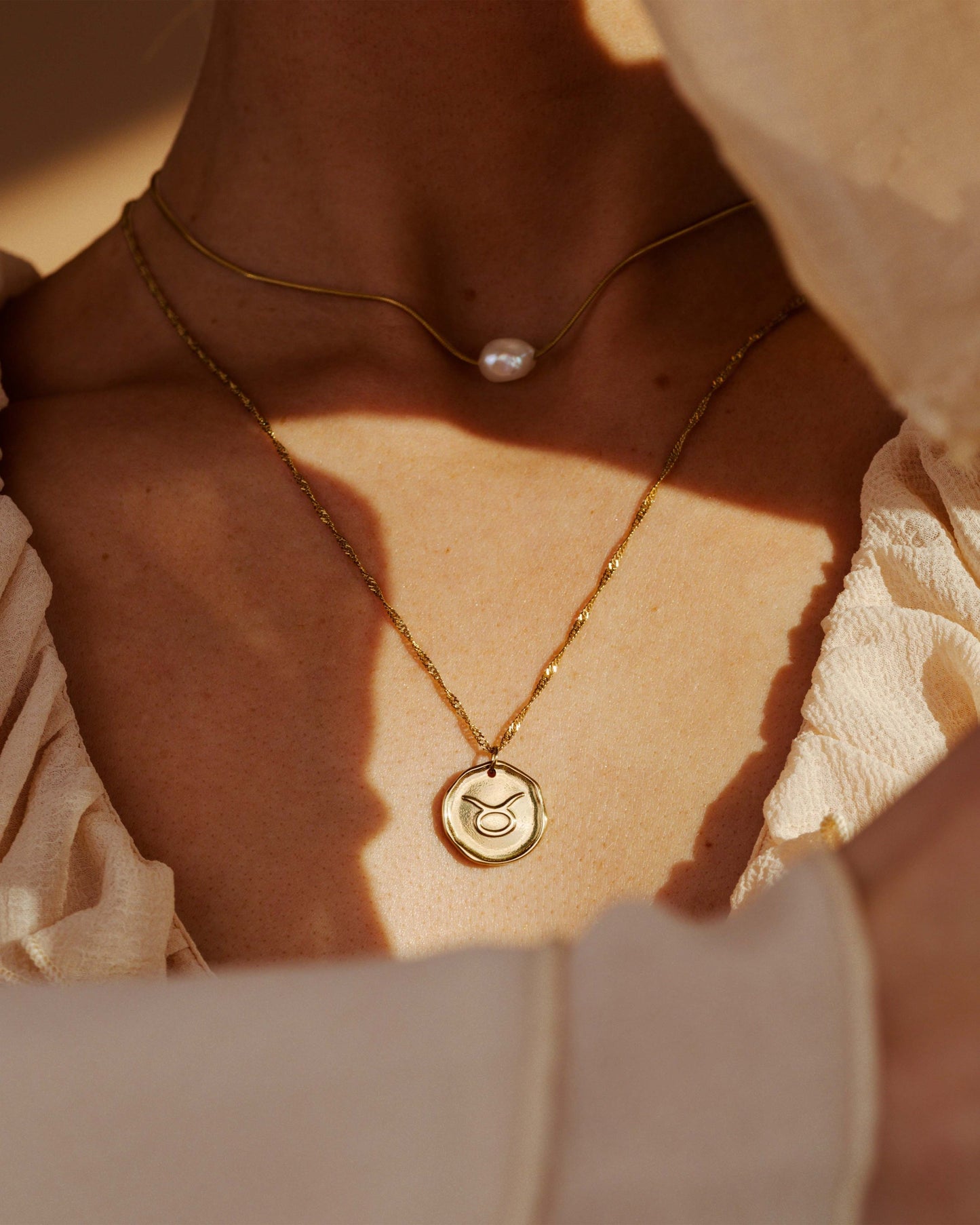 [[Color:Gold,shopthelook]] lua-283