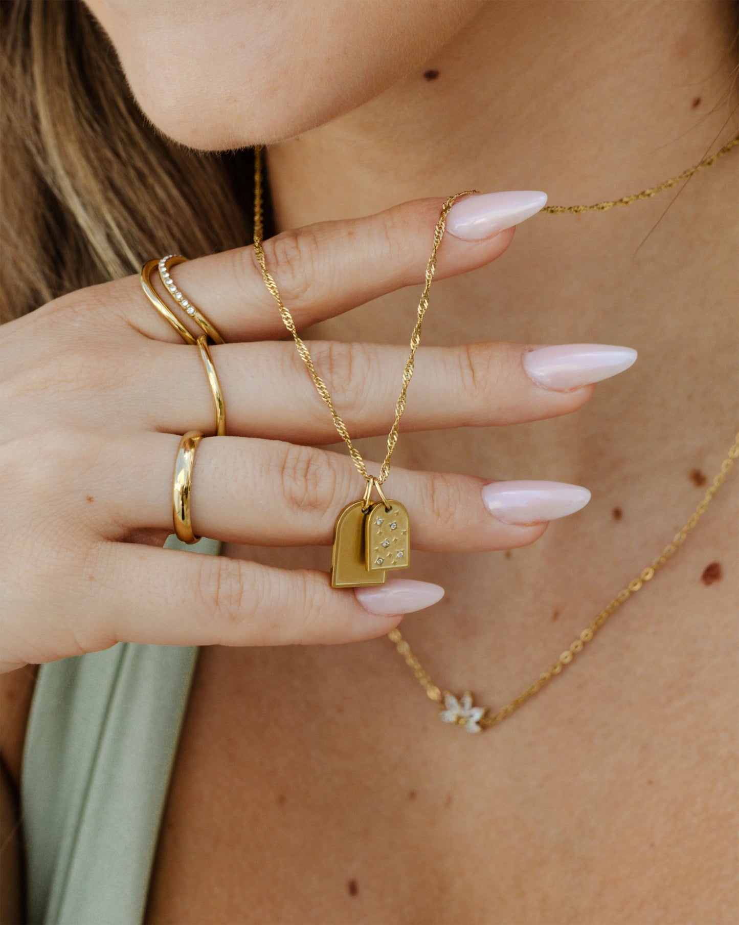 [[Color:Gold,shopthelook]]