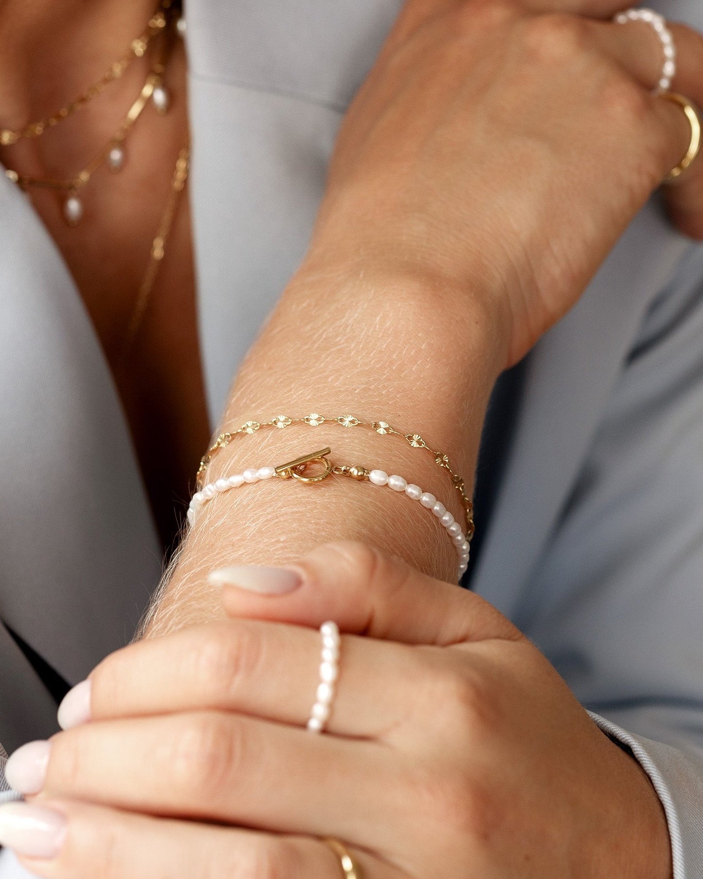 [[Color:gold,shopthelook]]