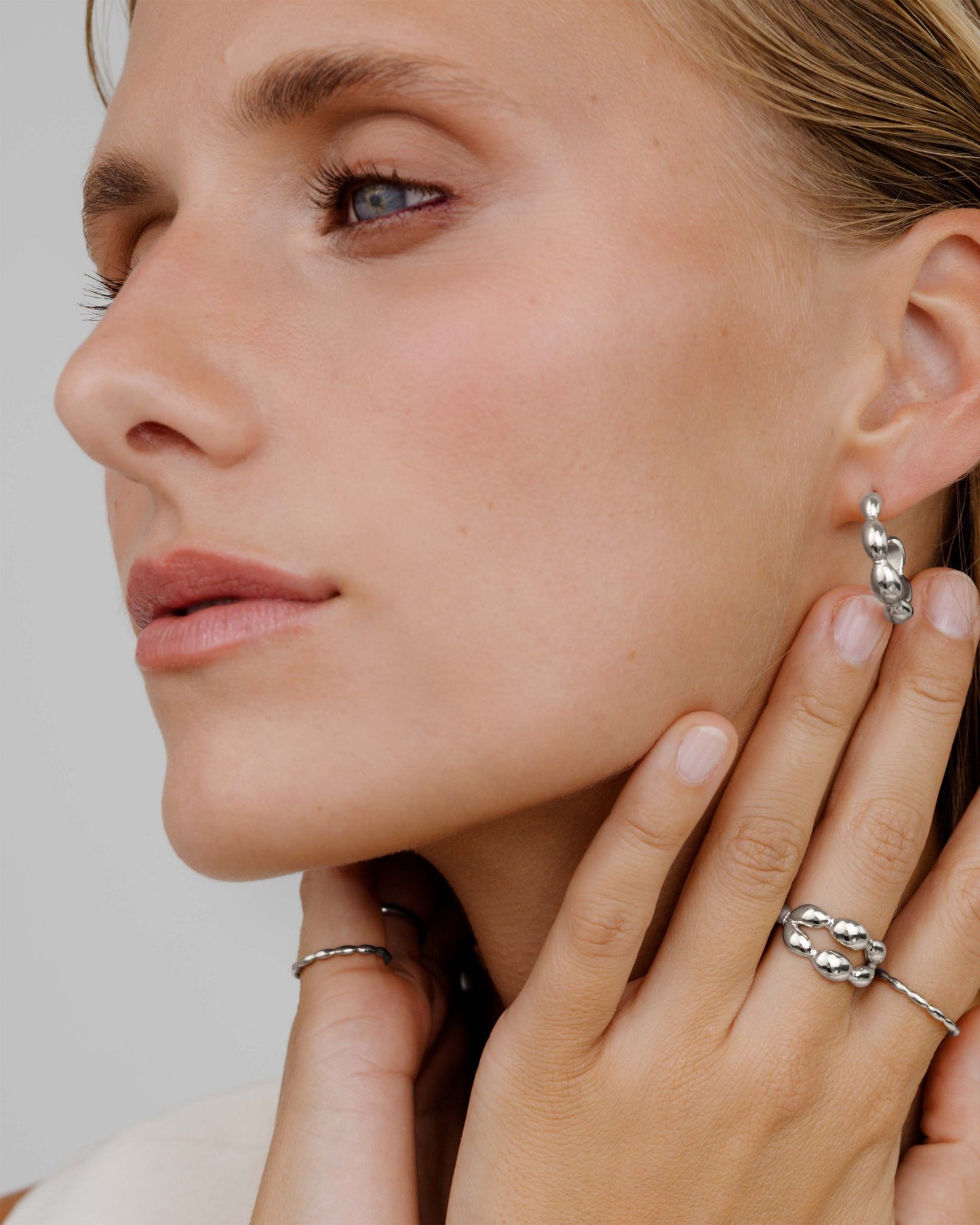[[Color:Silver,shopthelook]]