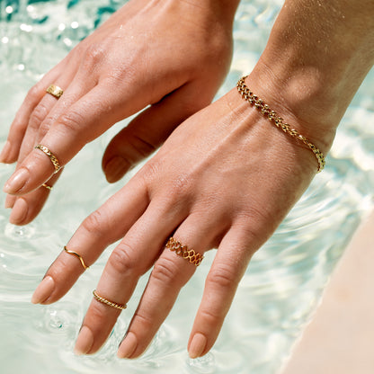 Slim Wave Knuckle Ring Gold