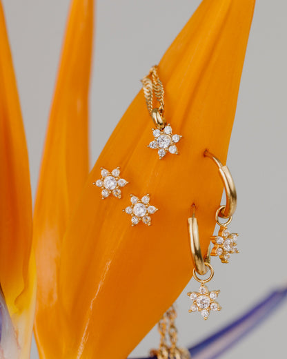 Sparkling White Petal Necklace Silver