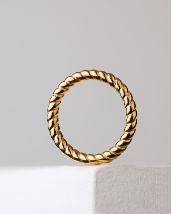 Endless Twist Ring Rose Gold