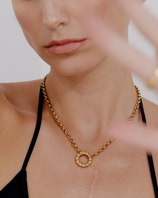 Twisted Donut Necklace gold