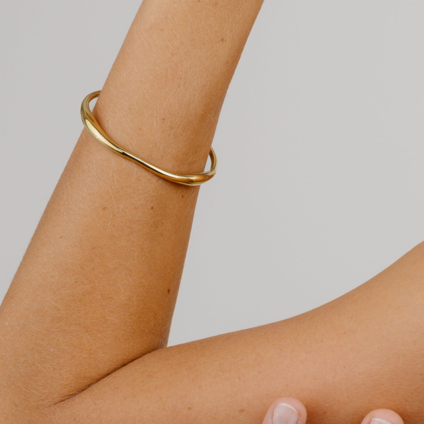 Graceful Curves Bangle Gold