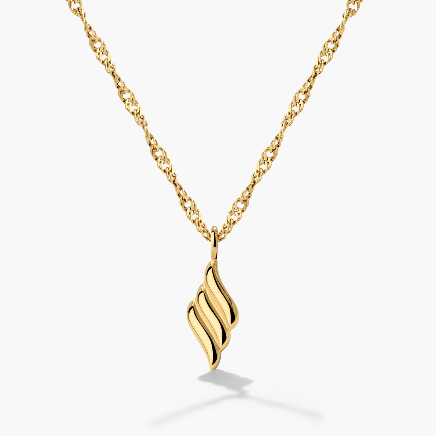 Lustrous Pendant Necklace Gold