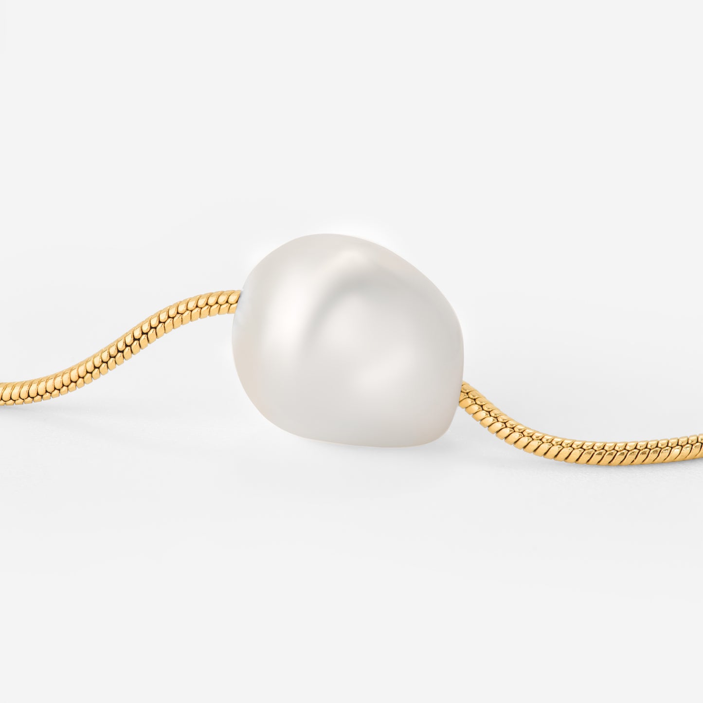 Minimalist Pearl Necklace Gold