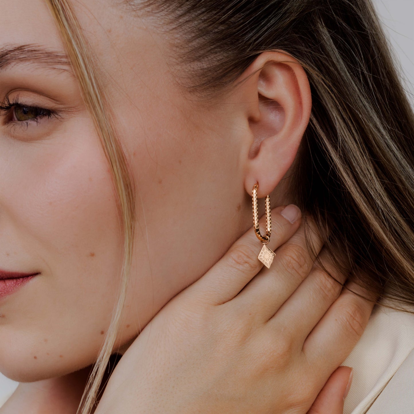 Rombo Oval Twisted Hoops Small Rose Gold