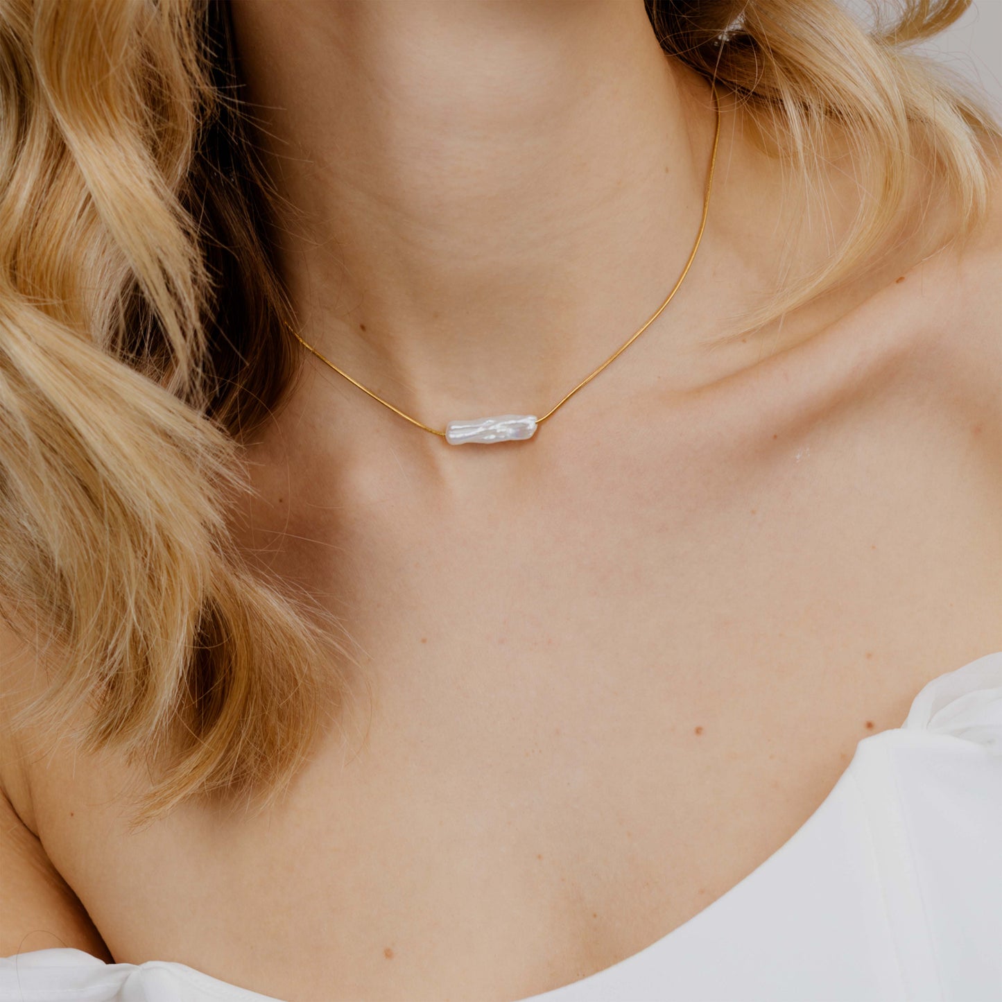 Luminous Pearl Choker Gold