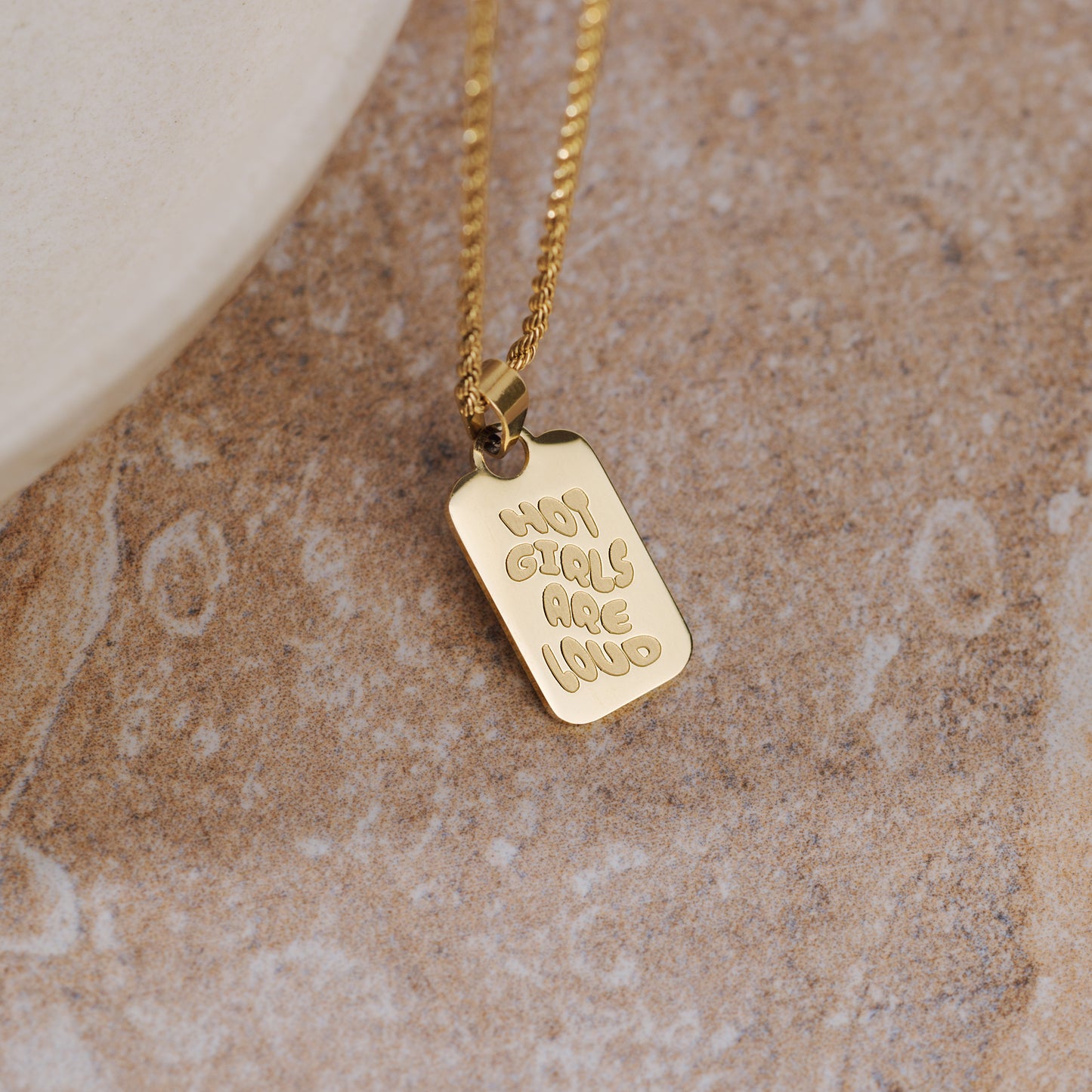 Hot girls are loud Necklace Gold