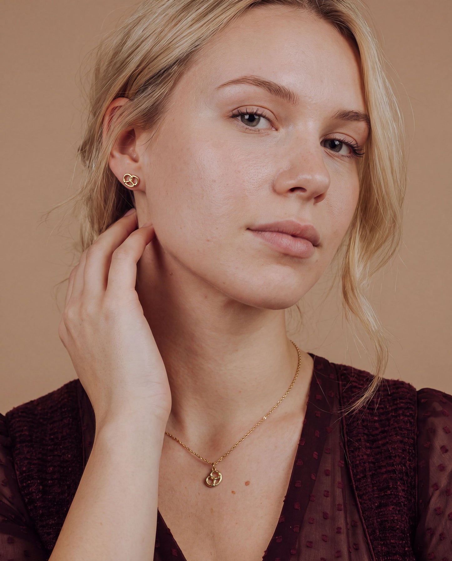 [[Farbe:Gold,shopthelook]]