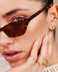 [[Color:gold,shopthelook]]