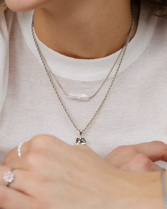 Luminous Pearl Choker Silver