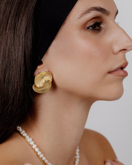 Winding Spiral Studs gold