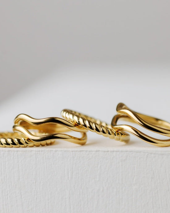 Endless Twist Ring Rose Gold