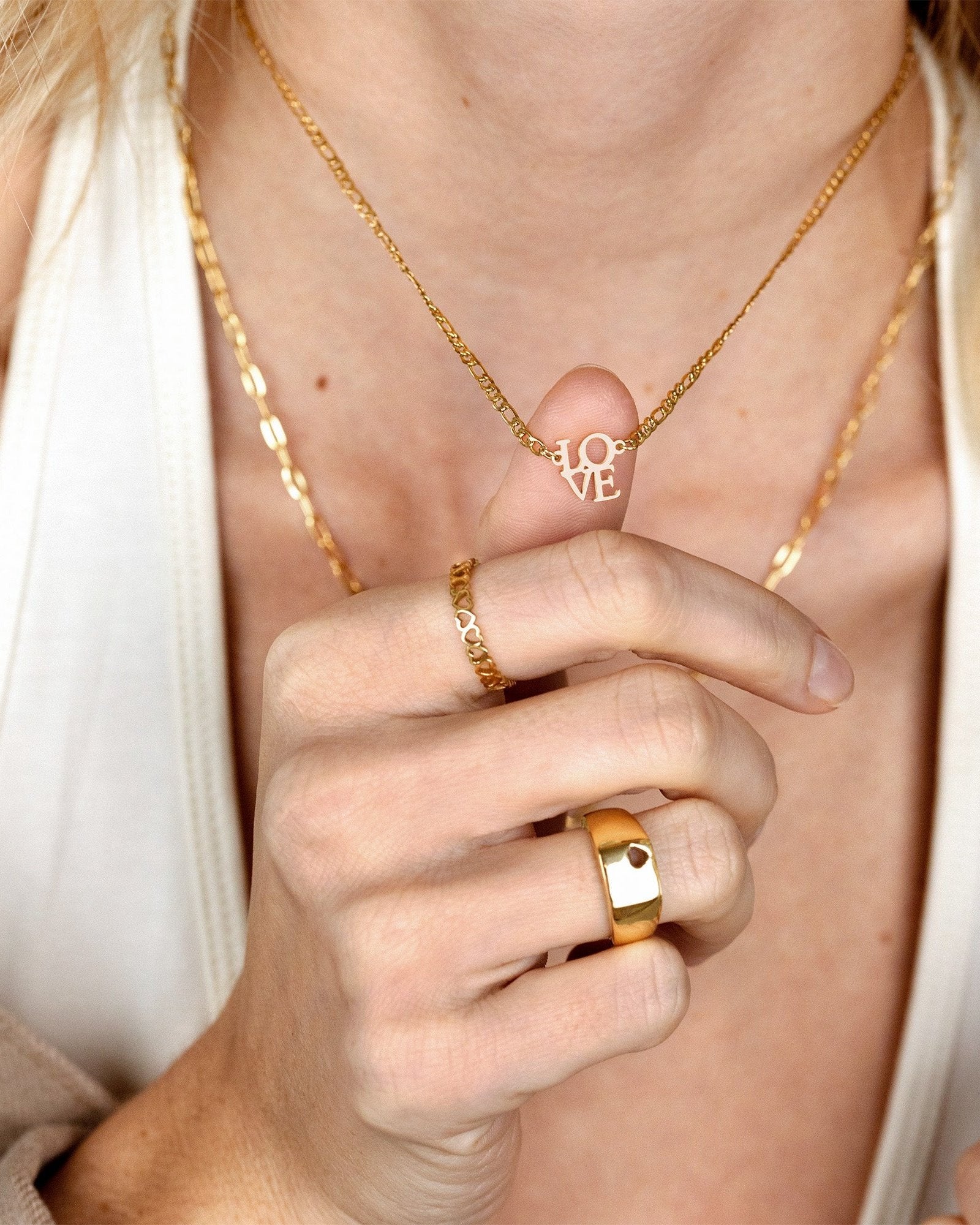 Lots of Love Necklace Gold