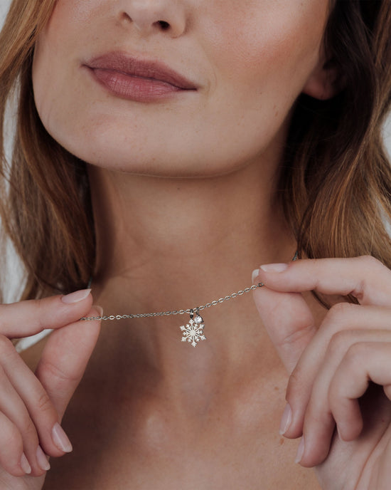 Sparkling Snowflake Necklace Silver