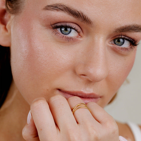 Tiny Trio Ring Gold