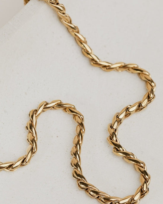 Spiral Links Necklace gold