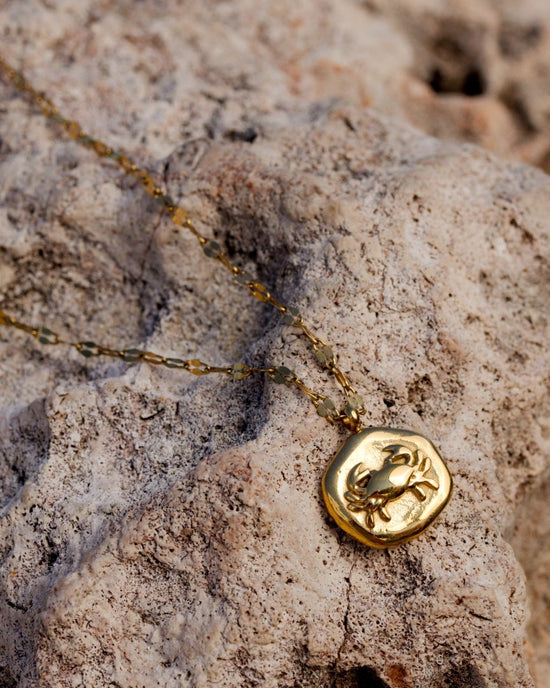 Crab Chaser Necklace gold