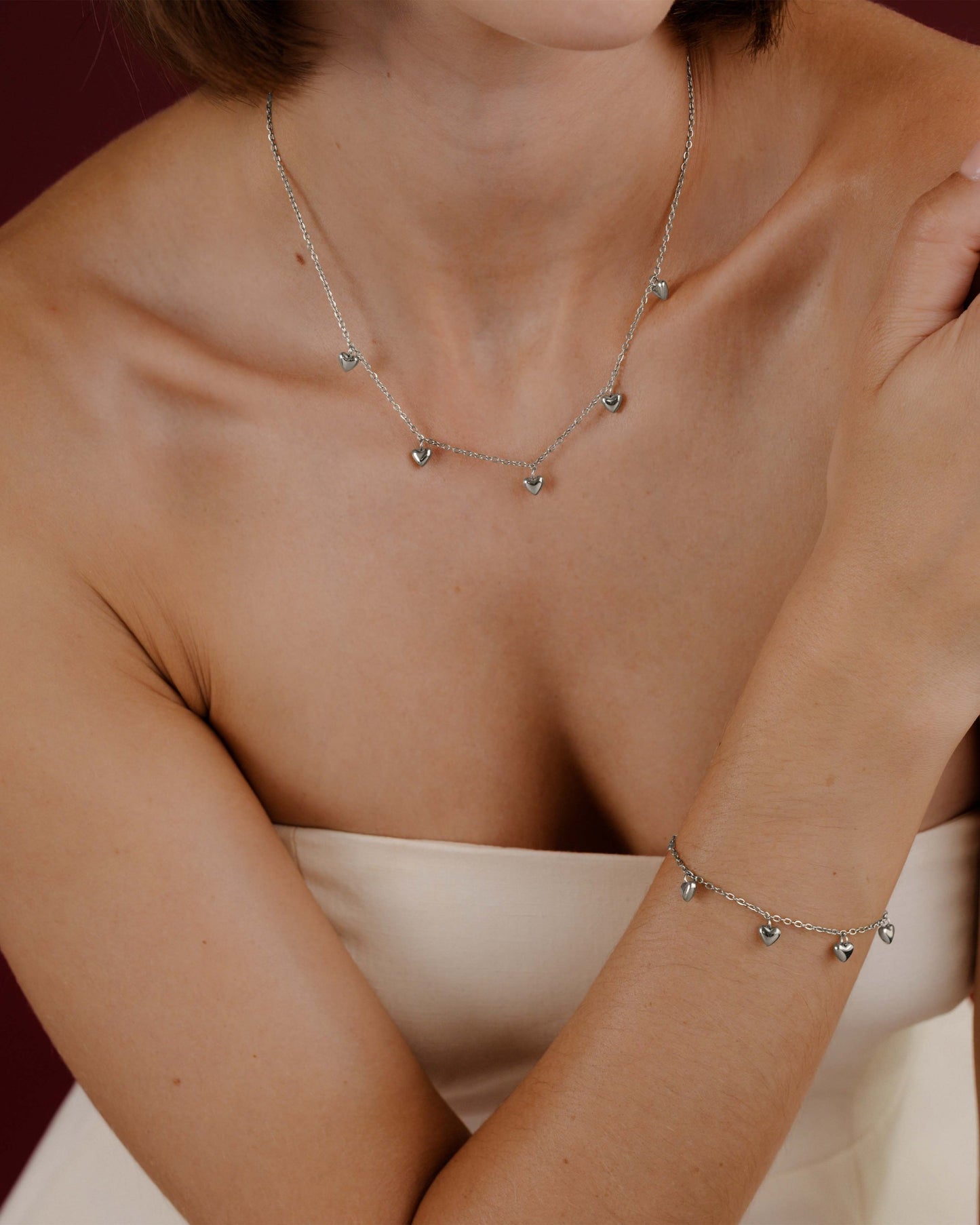 [[Color:Silver,shopthelook]]
