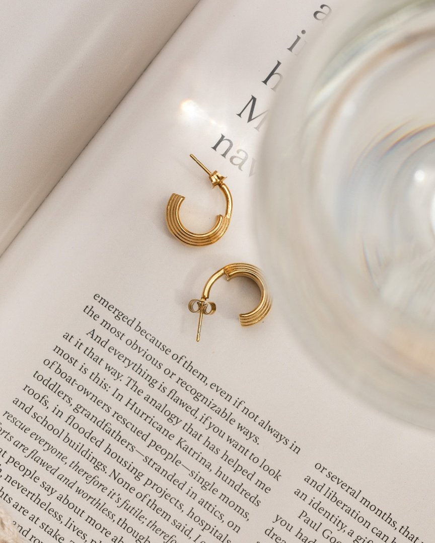 Winding Hoop Studs gold
