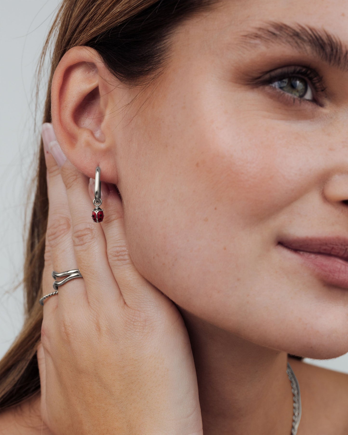 [[Farbe:Silber,shopthelook]]