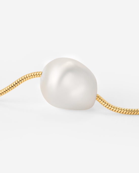 Minimalist Pearl Choker Gold