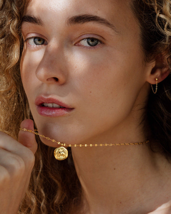 Crab Chaser Necklace gold