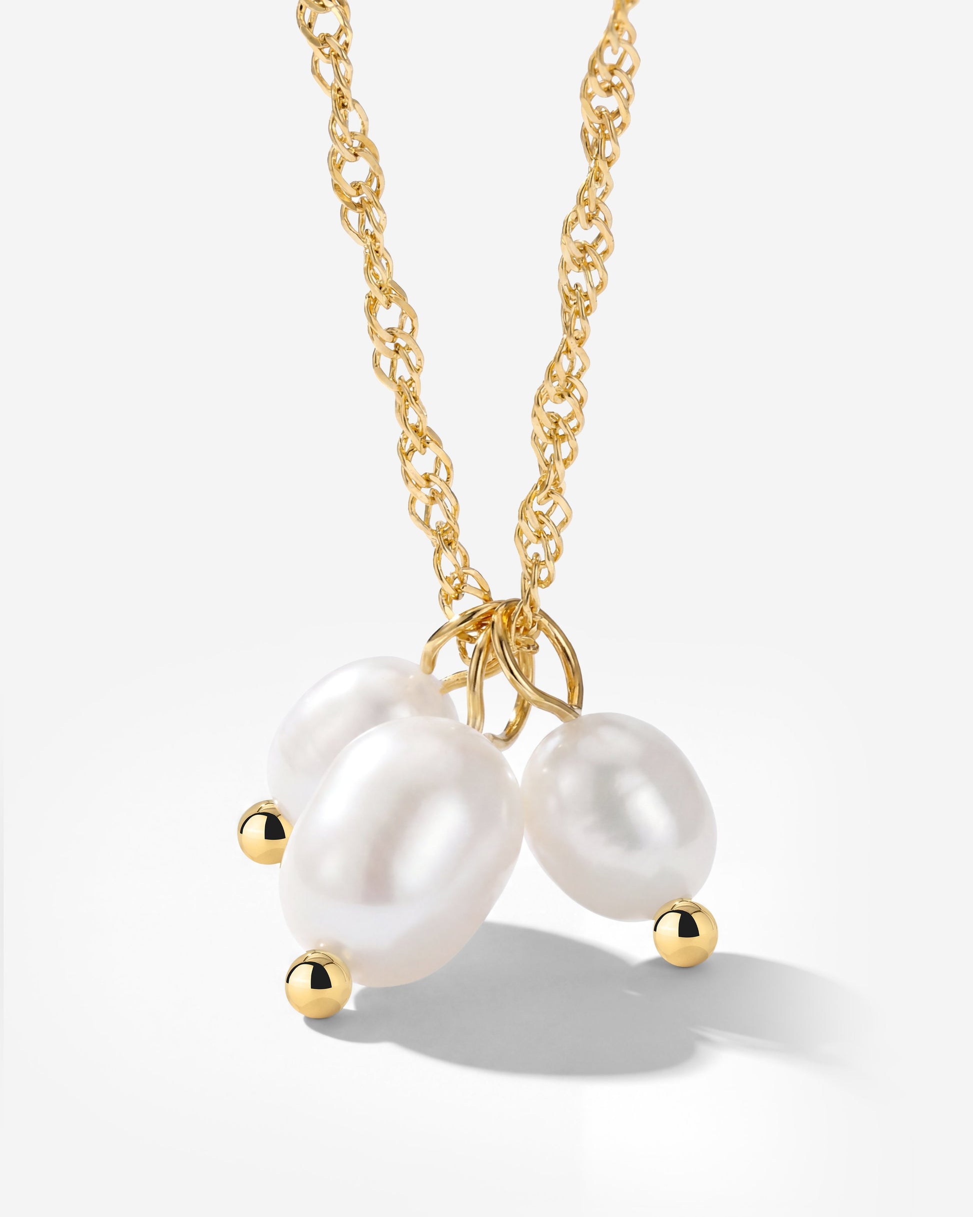 Tres Perlas Necklace