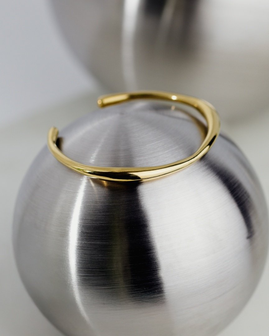 Graceful Curves Bangle gold
