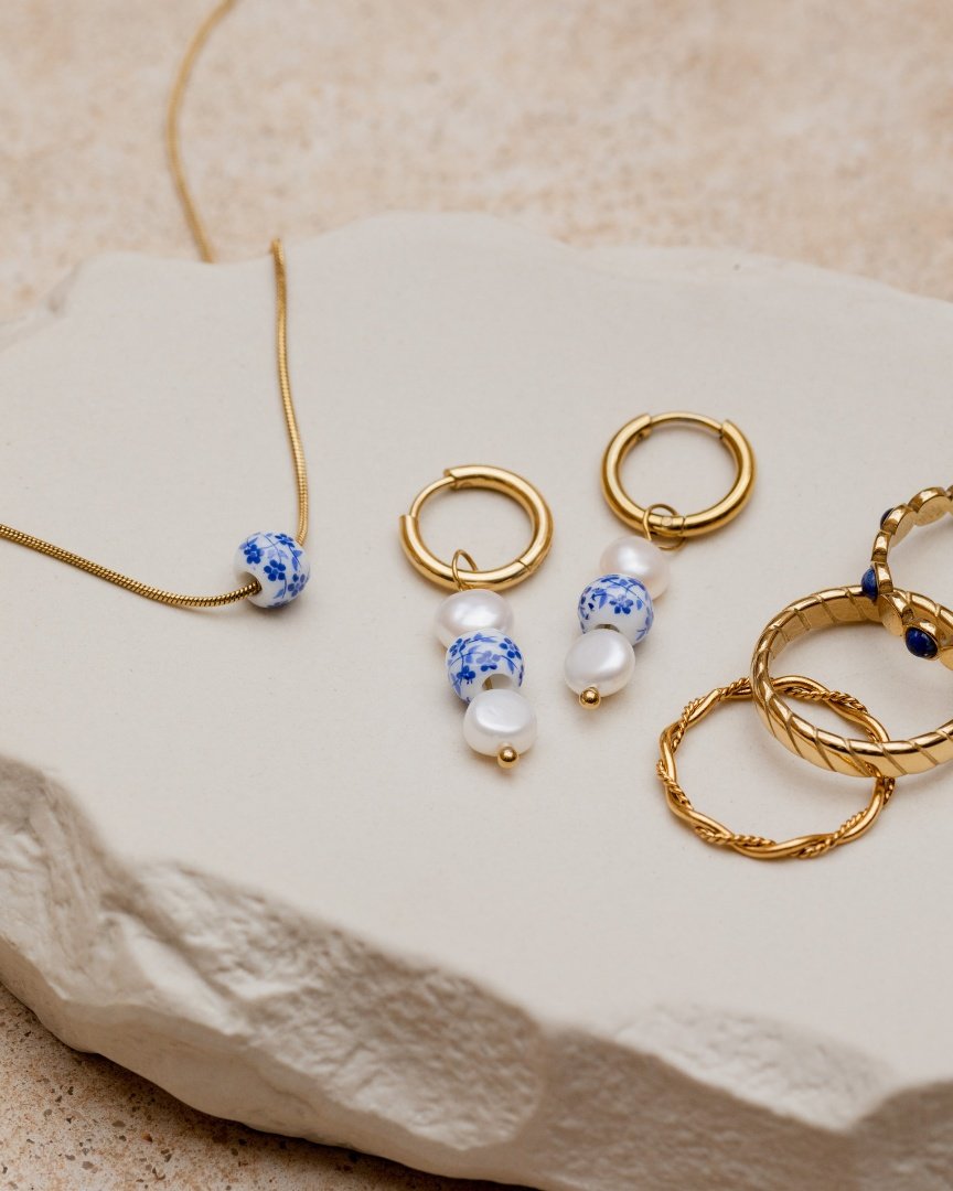 Flower Tile Necklace Gold