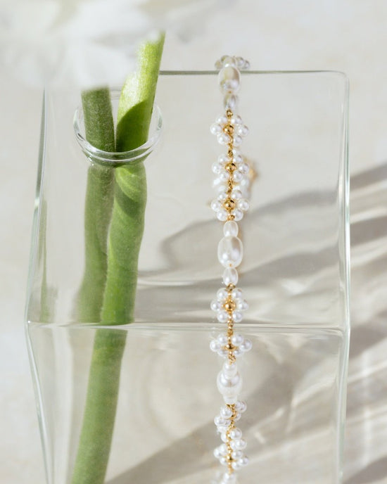 Flowery Pearls Choker Silver
