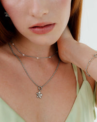 [[Farbe:Silber,shopthelook]]