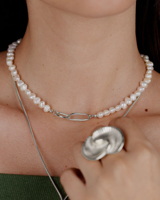 Fluidity Pearl Necklace Silver