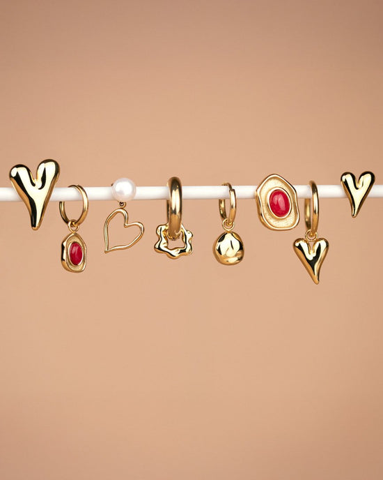 Scarlet Treasure Studs gold