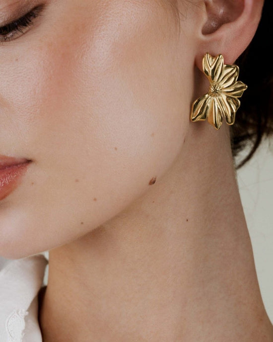 Eternal Bloom Studs gold